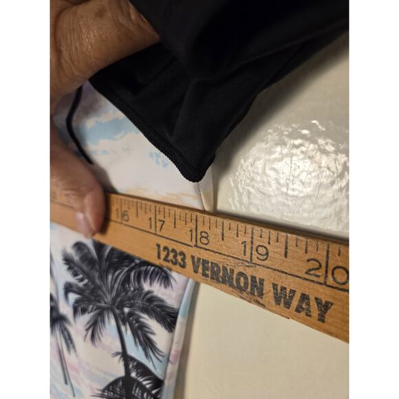 Daci Women L Rash Guard Short Sleeve Swim Top UV UPF 50 Swim Shirt Attached Bra - Picture 6 of 7